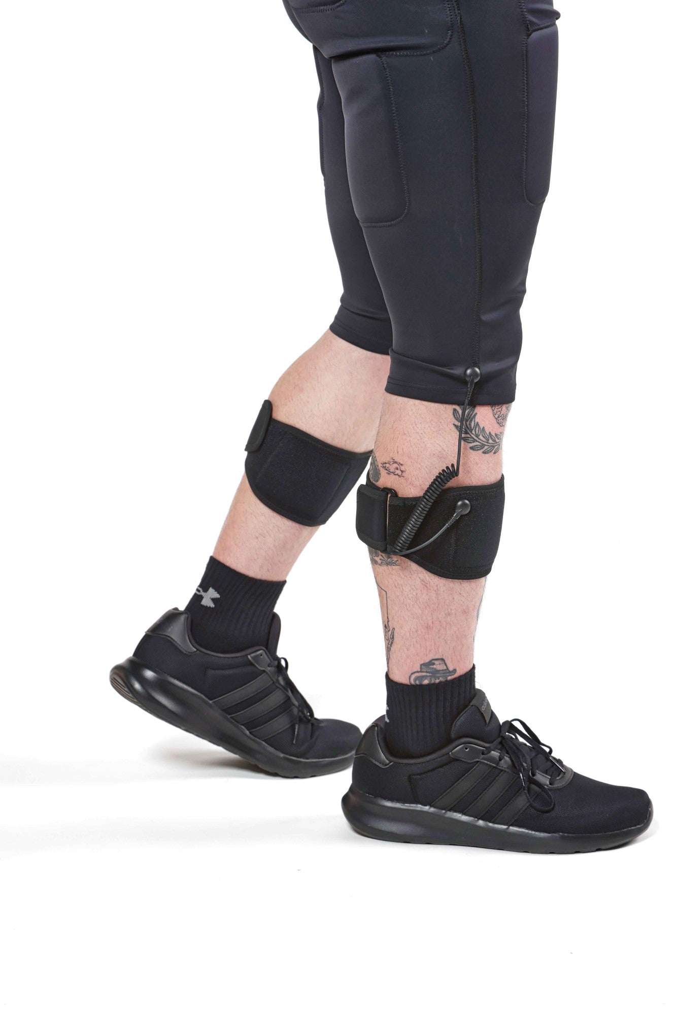 Men EMS shorts with removeable calve strap.